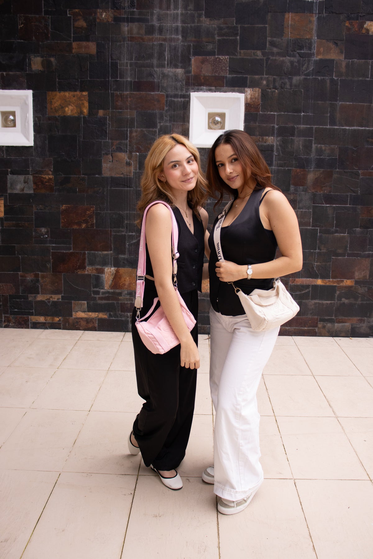 Isa Guzmán (izq.) e Isa Gallón (der.)